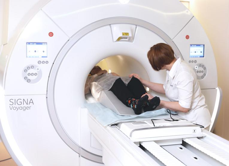 Можно ли делать мрт головы если в зубе металлический штифт